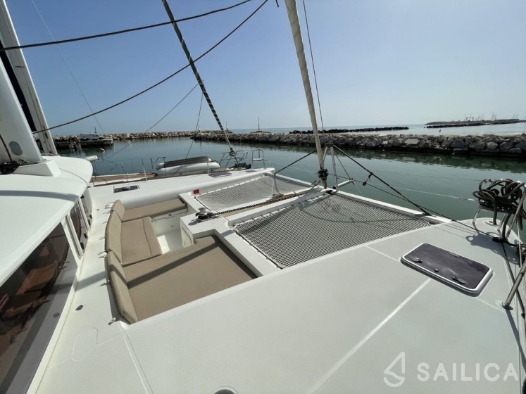 Lagoon 450  Flybridge - Yacht Charter Sailica