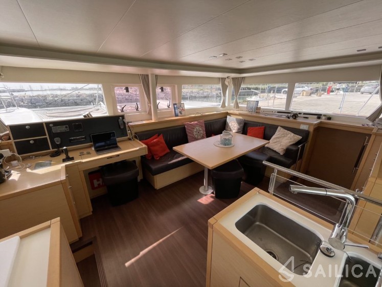 Lagoon 450  Flybridge - Yacht Charter Sailica
