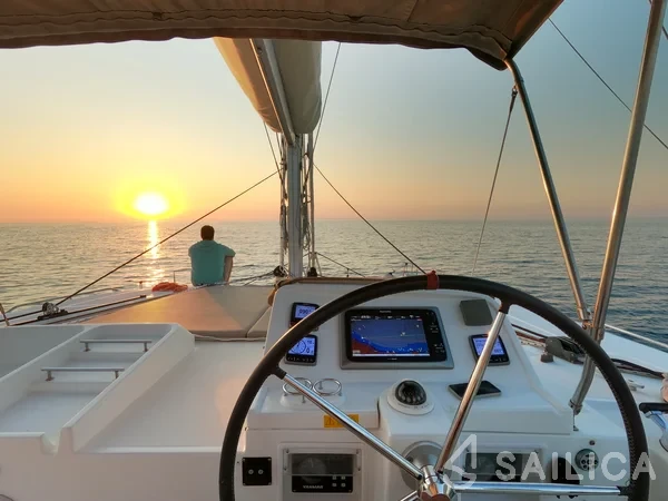 Lagoon 450  Flybridge - Yacht Charter Sailica