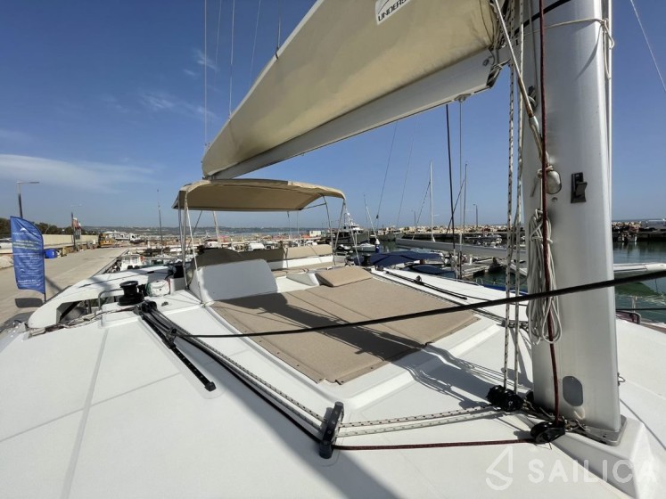 Lagoon 450  Flybridge - Yacht Charter Sailica