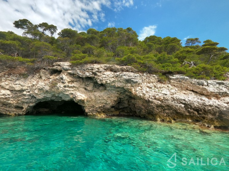 Lagoon 450  Flybridge - Yacht Charter Sailica