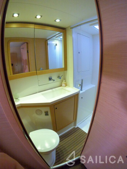 Lagoon 450  Flybridge - Yacht Charter Sailica
