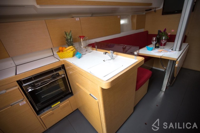Elan 350 Performance - Yacht Charter Sailica
