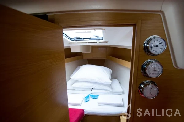 Elan 350 Performance - Yacht Charter Sailica