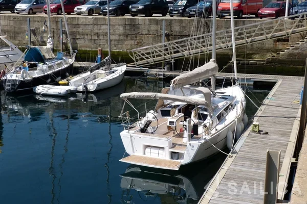 Dufour 360 GL - Yacht Charter Sailica