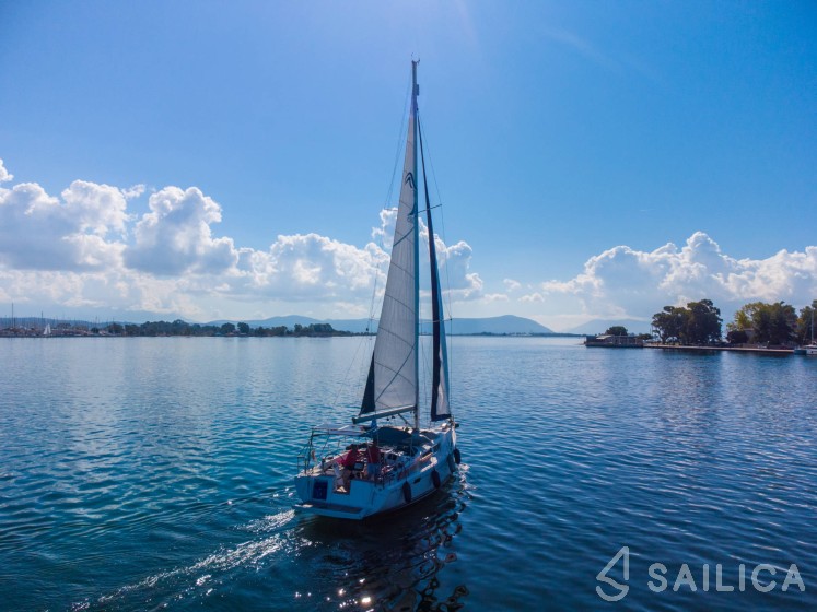 Hanse 385 - Yacht Charter Sailica