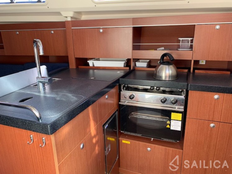 Hanse 385 - Yacht Charter Sailica