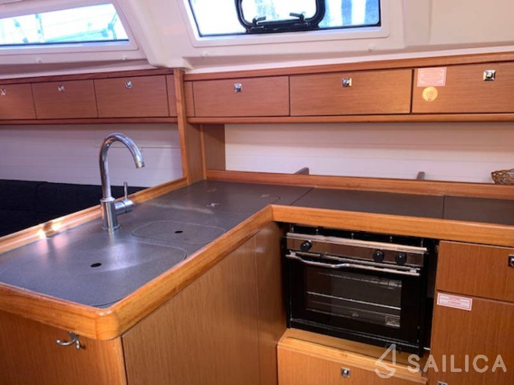 Bavaria 37 Cruiser - Yacht Charter Sailica