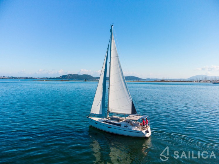 Bavaria 37 Cruiser - Yacht Charter Sailica