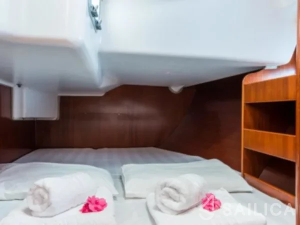 Oceanis 41.1 - Yacht Charter Sailica