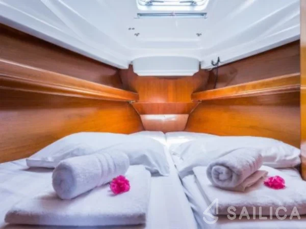 Oceanis 41.1 - Yacht Charter Sailica