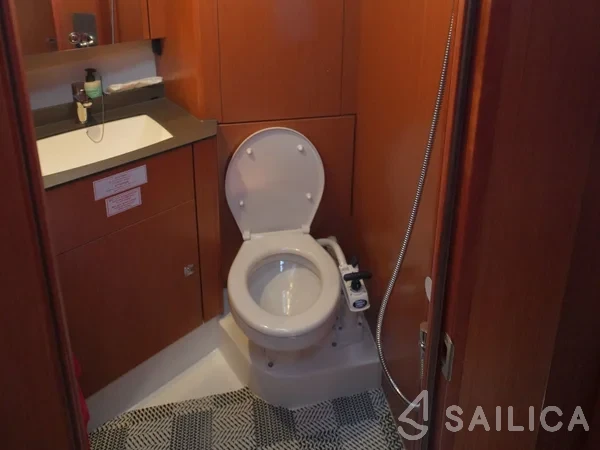 Bavaria 41 Cruiser - Yacht Charter Sailica