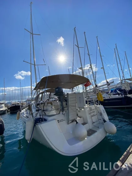 Oceanis 43 - Yacht Charter Sailica