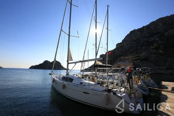 Oceanis 43 - Yacht Charter Sailica