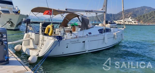 Oceanis 43 - Yacht Charter Sailica