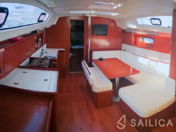 Oceanis 43 - Yacht Charter Sailica