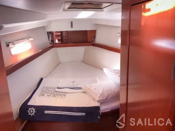 Oceanis 43 - Yacht Charter Sailica