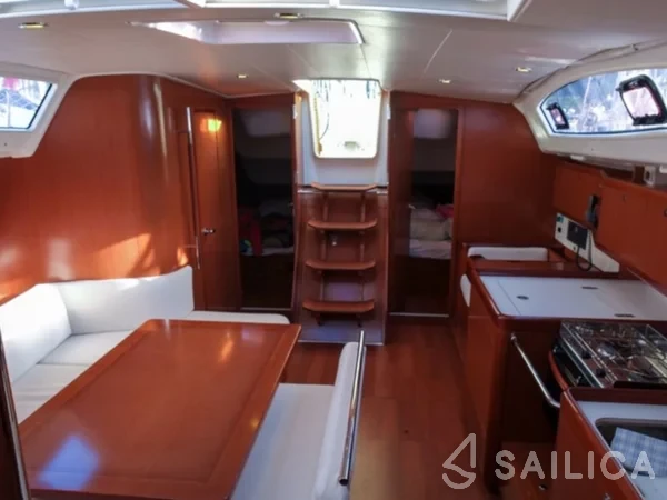 Oceanis 43 - Yacht Charter Sailica