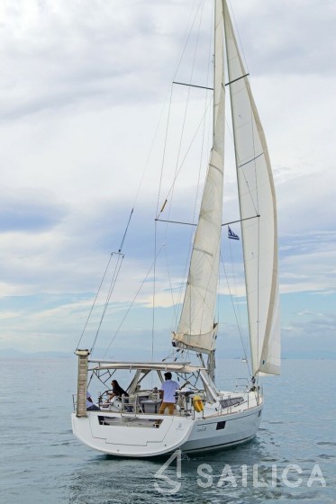Oceanis 48 - 5 cab. - Yacht Charter Sailica