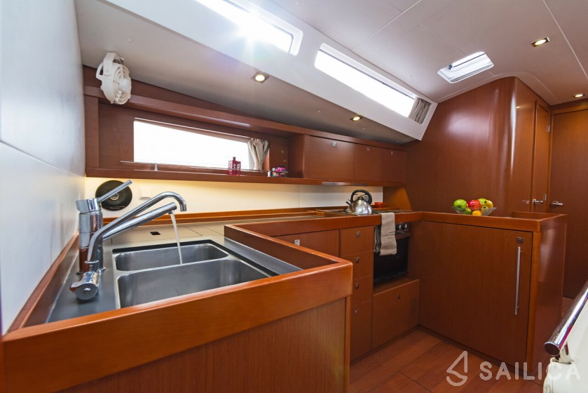 Oceanis 48 - 5 cab. - Yacht Charter Sailica