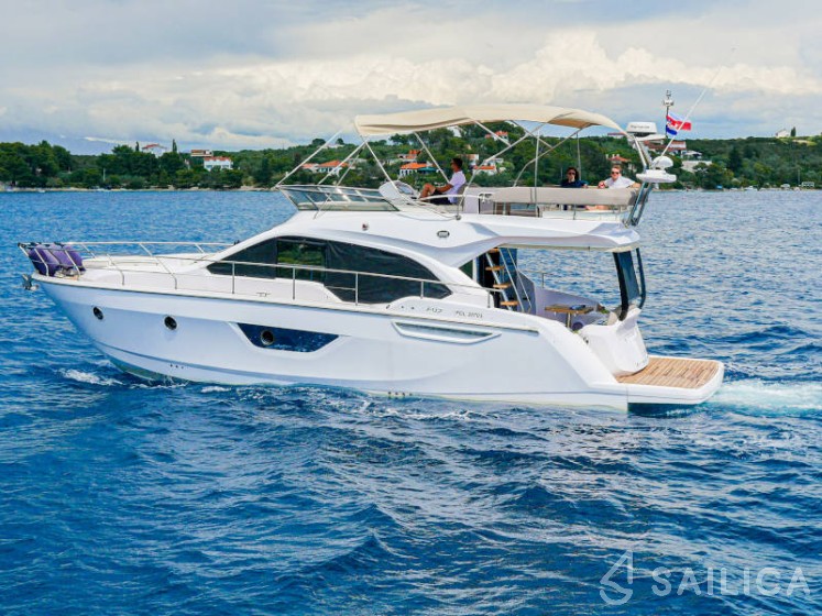 Sessa Fly 47 - Yacht Charter Sailica