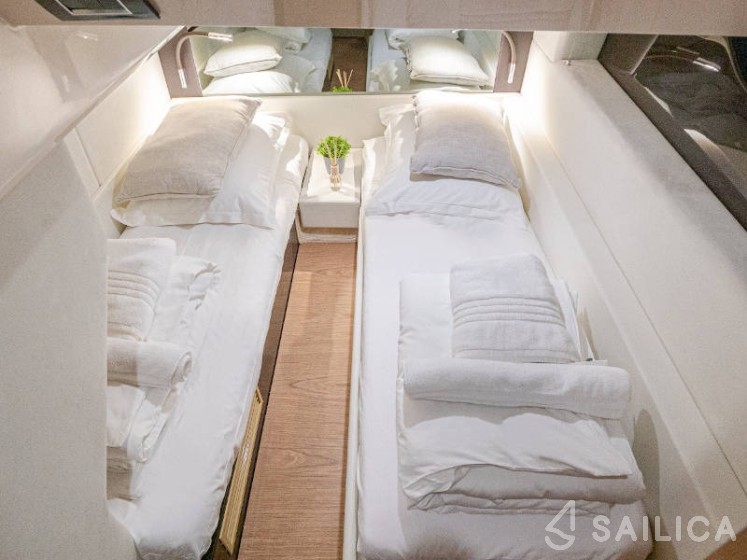 Sessa Fly 47 - Yacht Charter Sailica