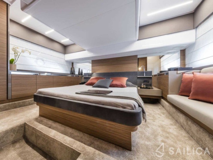 Ferretti 450 - Yacht Charter Sailica