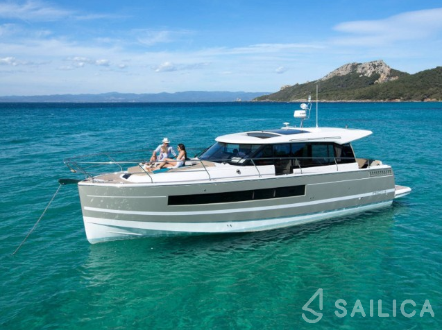 Jeanneau NC 14 - Yacht Charter Sailica