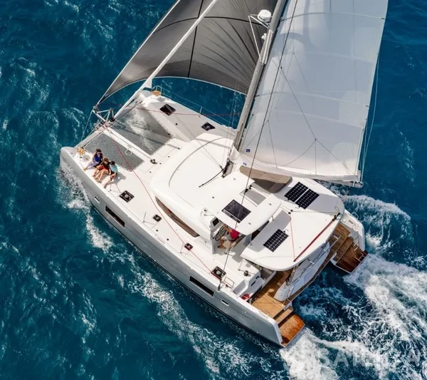 Lagoon 42 - Yacht Charter Sailica