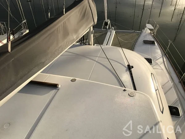 Lagoon 380 - Yacht Charter Sailica