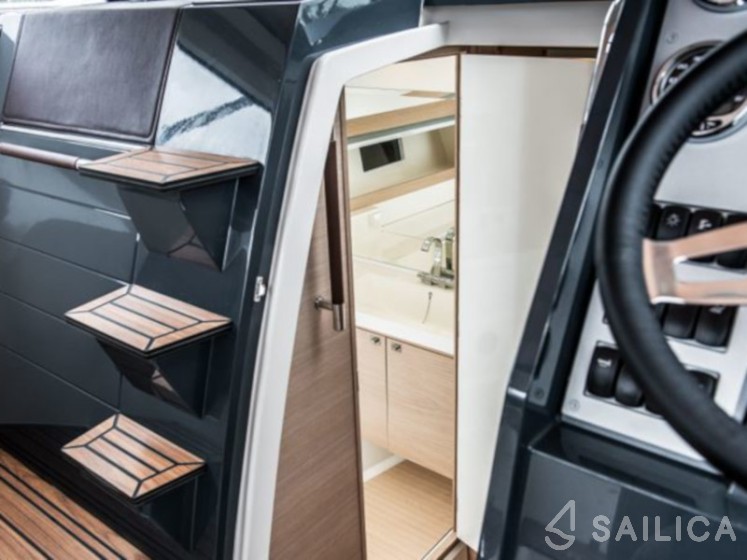 Flipper 900 ST - Yacht Charter Sailica