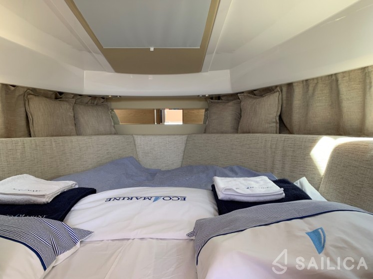 Flipper 900 ST - Yacht Charter Sailica