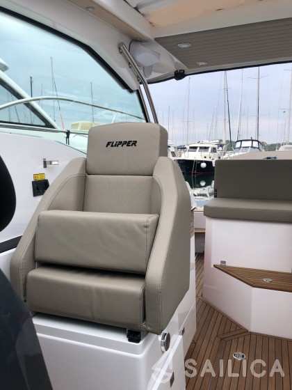 Flipper 900 ST - Yacht Charter Sailica