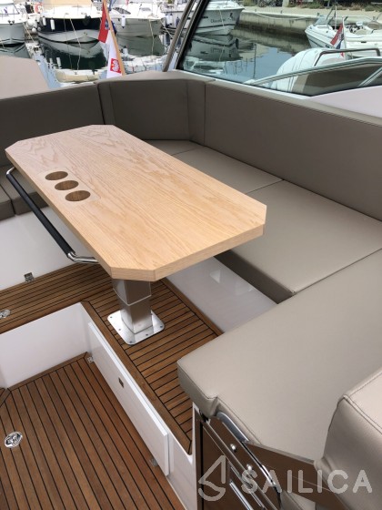Flipper 900 ST - Yacht Charter Sailica