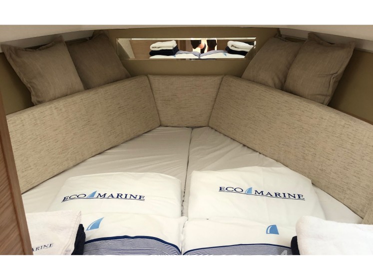 Flipper 900 ST - Yacht Charter Sailica