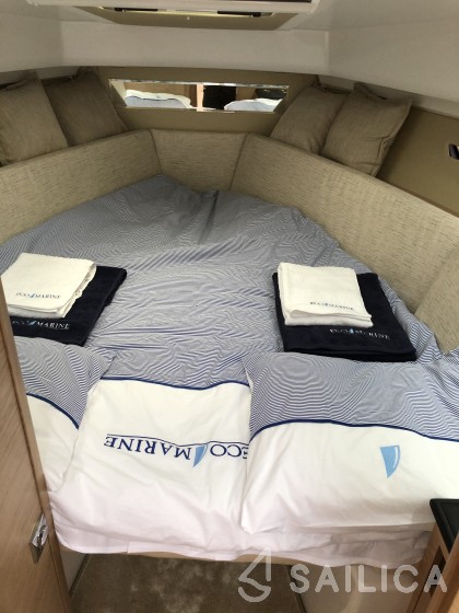Flipper 900 ST - Yacht Charter Sailica
