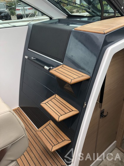 Flipper 900 ST - Yacht Charter Sailica