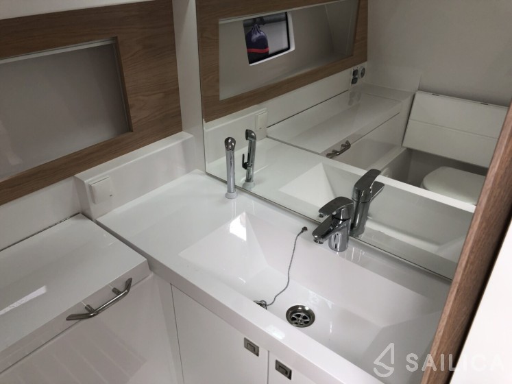 Flipper 900 ST - Yacht Charter Sailica