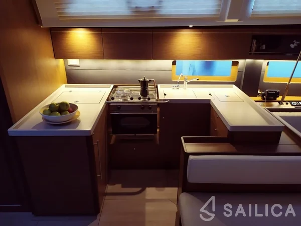 Oceanis 51.1 - Yacht Charter Sailica