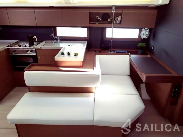 Oceanis 51.1 - Yacht Charter Sailica