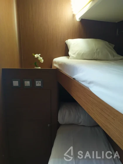 Oceanis 51.1 - Yacht Charter Sailica