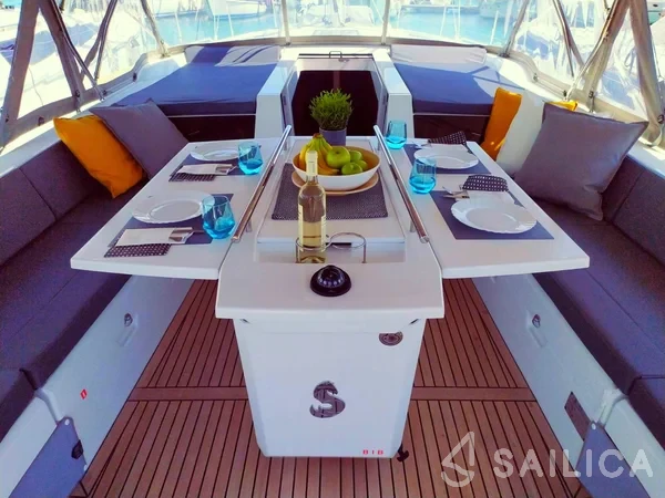 Oceanis 51.1 - Yacht Charter Sailica
