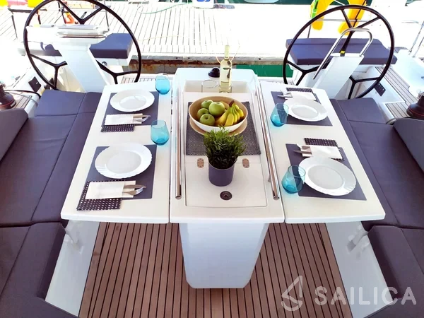 Oceanis 51.1 - Yacht Charter Sailica