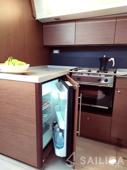 Oceanis 51.1 - Yacht Charter Sailica