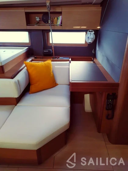 Oceanis 51.1 - Yacht Charter Sailica