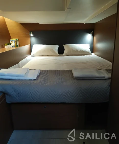 Oceanis 51.1 - Yacht Charter Sailica