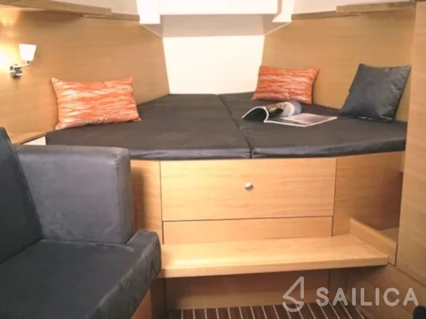 Hanse 430e - Yacht Charter Sailica