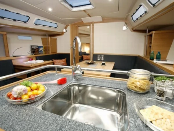Hanse 430e - Yacht Charter Sailica