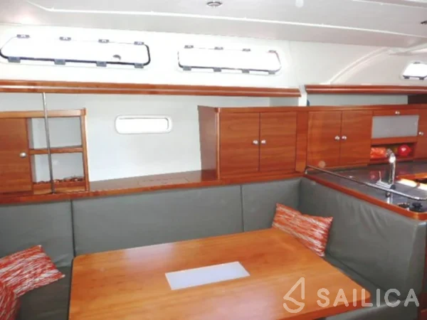 Hanse 430e - Yacht Charter Sailica