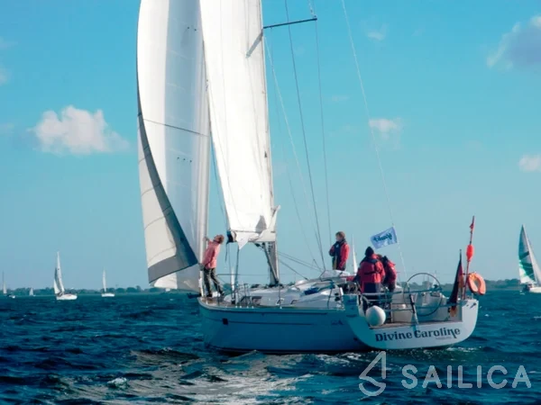 Hanse 430e - Yacht Charter Sailica